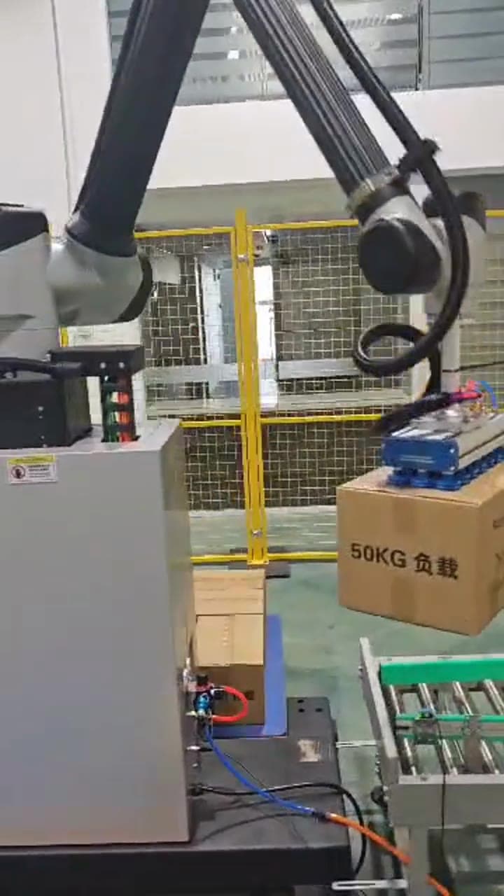 קובוט משטוח Cobotix בעמדת ייצור